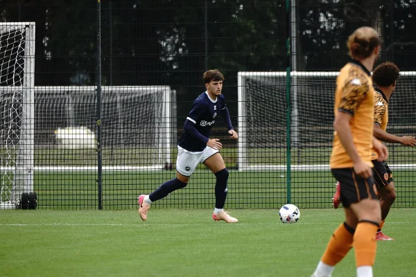 米尔沃尔U21队在英超杯中失利