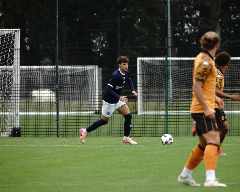 米尔沃尔U21队在英超杯中失利