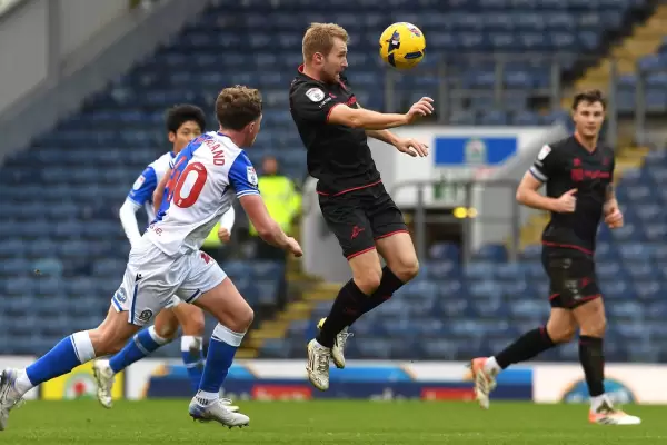  米尔沃尔客场告负，布莱克本主场全取三分——埃伍德公园赛事纪实