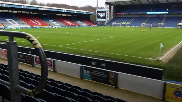 米尔沃尔公布客战布莱克本的首发阵容，麦克纳马拉、米切尔与埃马库轮换登场，阿齐兹停赛。查看完整名单与战术调整解析。