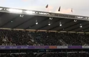 米尔沃尔足球俱乐部挥泪斩“番石榴”：因母公司违规，球衣胸前赞助闪电解约